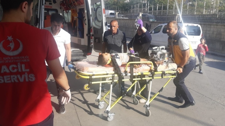 Siirt’te Otomobilin Çarptığı 5 Yaşındaki Çocuk Ağır Yaralandı