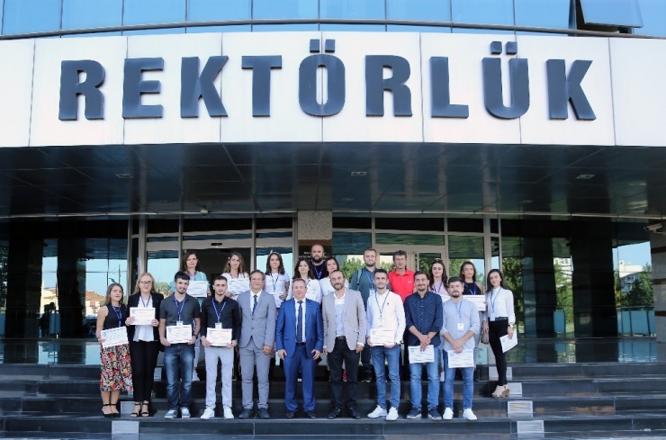 Tetova Üniversitesi Hekim Adayları Sertifikalarına Kavuştu