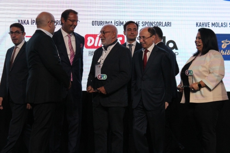 Üçge Yenilikçi Raf Sistemleri İle Perakende Zirvesi’nde