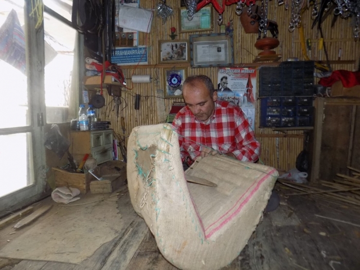 40 Yıllık Semerci Mesleğini Yaşatıyor