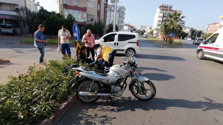 Motosiklet Sürücüsü Kask Sayesinde Hayatta Kaldı