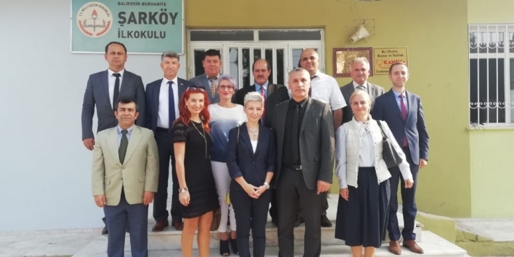 Burhaniye’de Şifa Veren Ellerden Kalem Tutan Ellere Destek