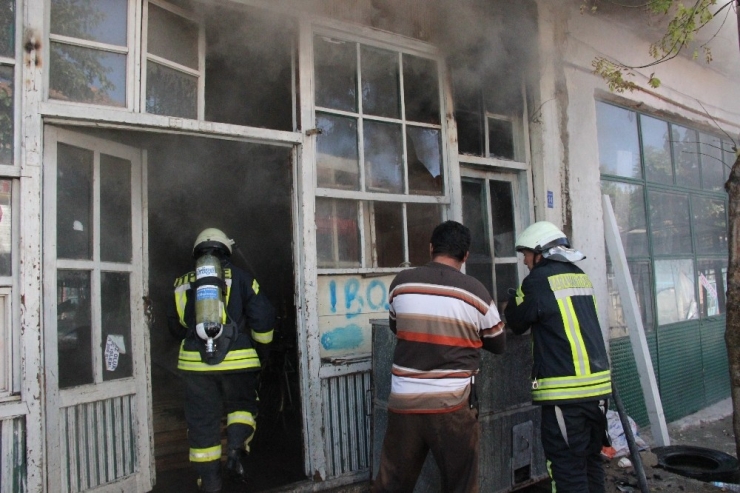 Karaman’da Depoda Çıkan Yangın Korkuttu