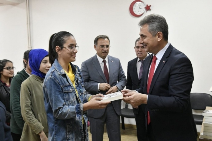 Mamak’ta Öğrenciler Yazarlarla Buluşuyor