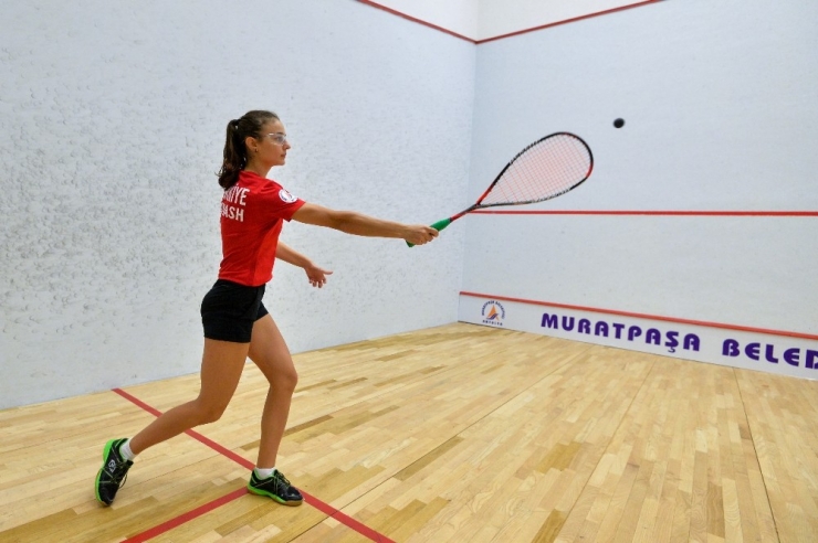 Squash’ta 31 Sporcu İle Ev Sahibi Muratpaşa
