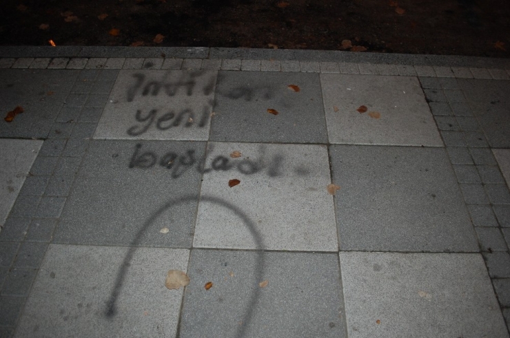 Zarar Verdikleri Aracın Sahibine Not Olarak ‘İntikam Yeni Başladı’ Yazmışlar