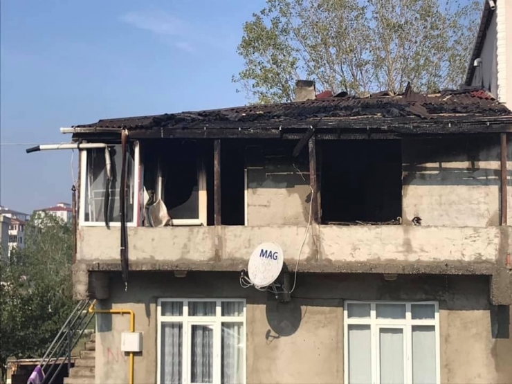 Yangında Bir Ev Küle Döndü