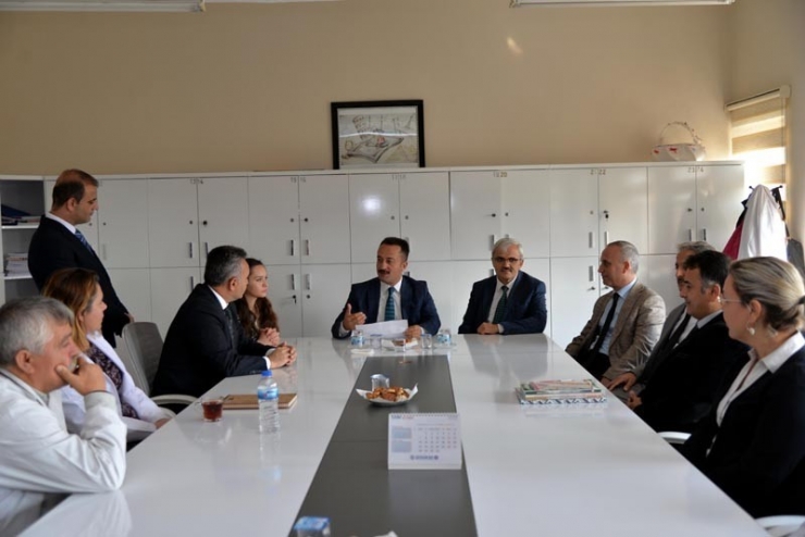 Vali Şentürk’ün Lise Ziyaretleri