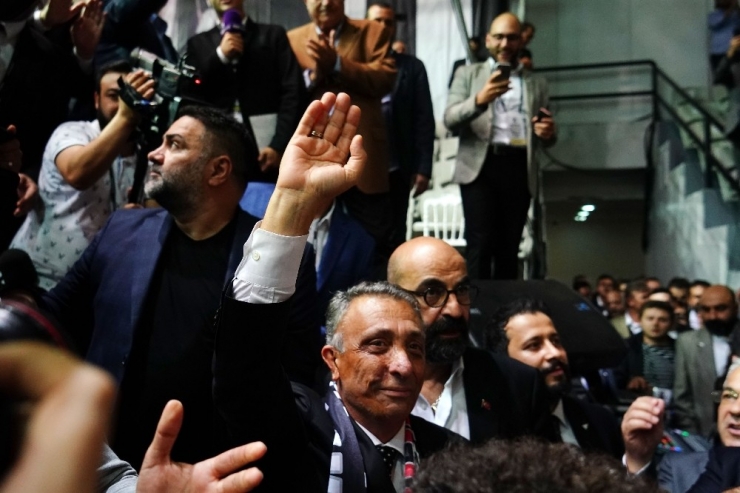 Beşiktaş’ın 34. Başkanı Ahmet Nur Çebi Oldu