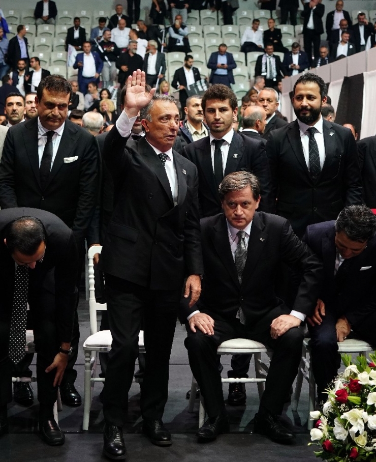 Beşiktaş’ta Gerçekleşen Olağanüstü Seçimli Genel Kurulda Yeni Başkan Ahmet Nur Çebi Oldu.