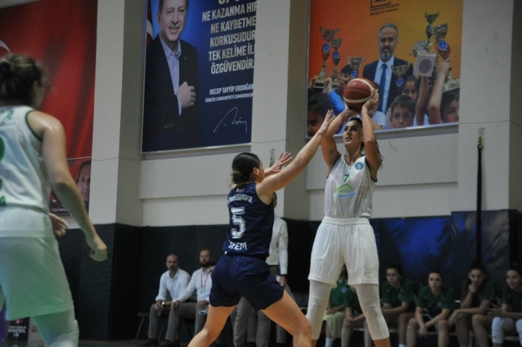 Periler Evinde Mutlu