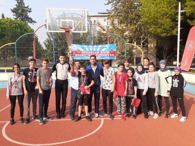 ‘Evinin Sultanları’ İle ‘Sokaklar Bizim’ Projesi Hayata Geçti