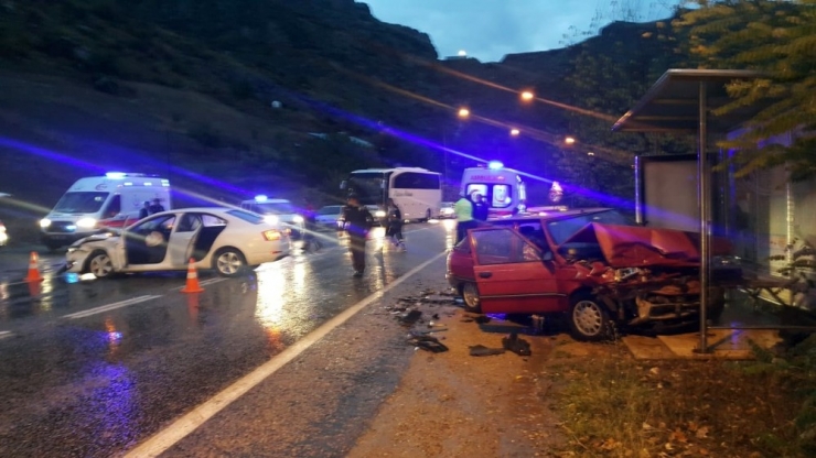 Gümüşhane’de Trafik Kazası: 2 Yaralı