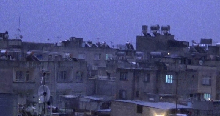 Şimşekler Geceyi Gündüze Çevirdi