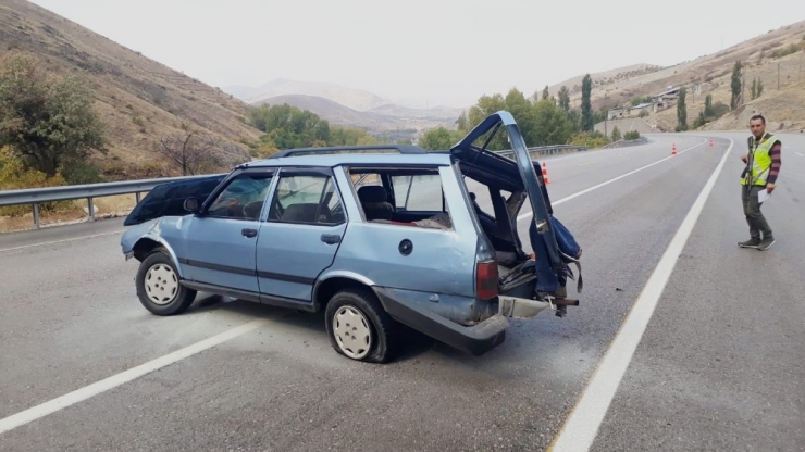 Malatya’da Otomobil Bariyerlere Çarptı: 6 Yaralı