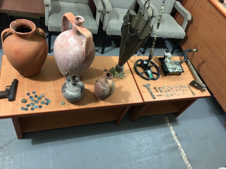 Kaçak Kazıya Suçüstü: Roma Ve Bizans Dönemine Ait Tarihi Eser Ele Geçirildi