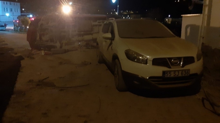 Tokat’ta Minibüs Şarampole Devrildi: 2 Yaralı
