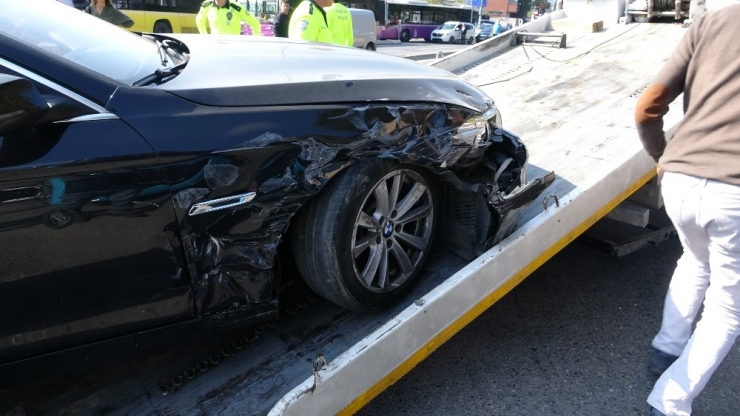 Üsküdar’da Lüks Araç Kaza Yaptı: 6 Yaralı