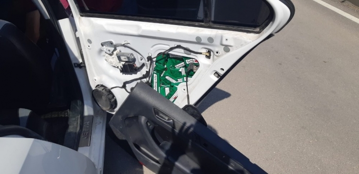 Lüks Otomobilden Kaçak Sigara Çıktı