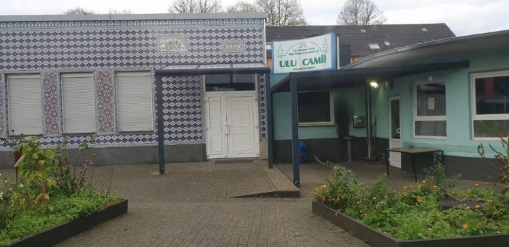 Almanya’da Camiye Çirkin Saldırı