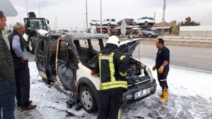 Seyir Halindeki Araç Alev Alev Yandı
