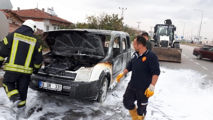 Seyir Halindeki Araç Alev Alev Yandı