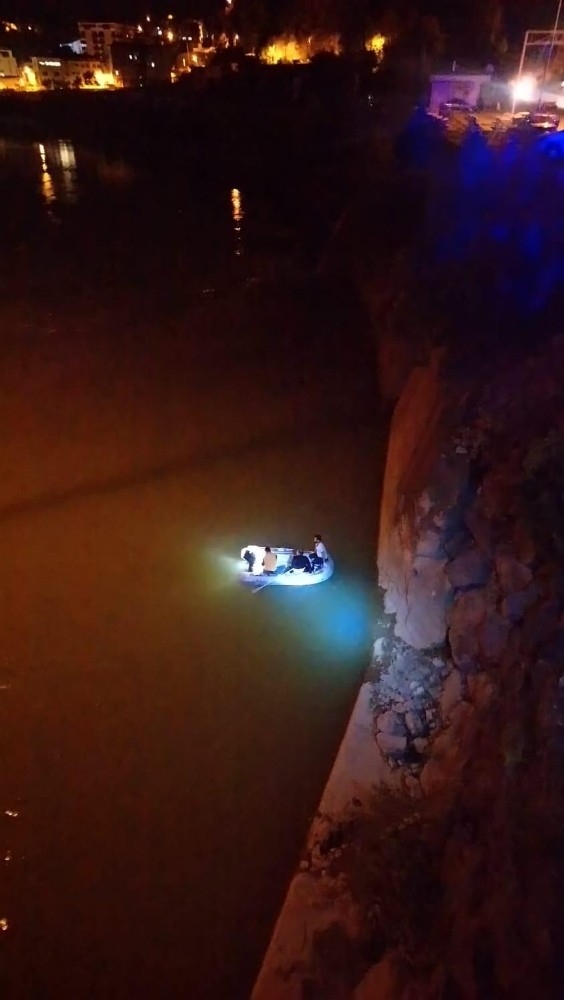 Balık Tutarken Çoruh Nehrine Düşen Şahıs Kurtarıldı