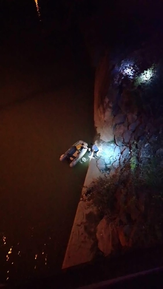 Balık Tutarken Çoruh Nehrine Düşen Şahıs Kurtarıldı