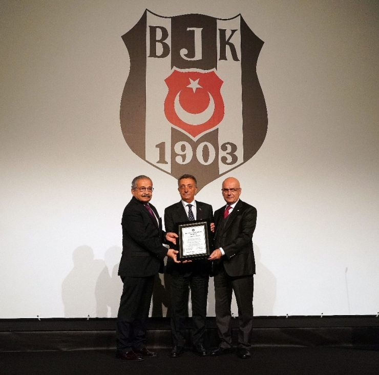 Ahmet Nur Çebi Mazbatasını Aldı