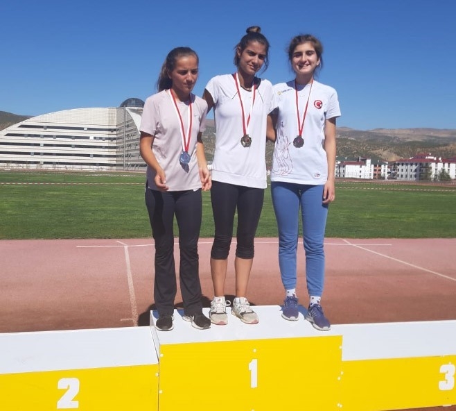 Sivaslı Atletler Bingöl’den Derece İle Döndü