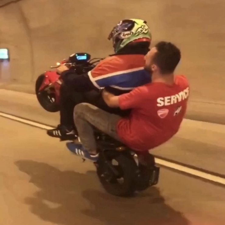 Bomonti-dolmabahçe Tüneli’nde Çift Kişiyle Tek Teker Terörü Kamerada