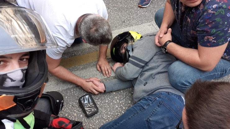 75 Metre Sürüklenen Motosikletlinin İmdadına Yoldan Geçen Doktor Koştu