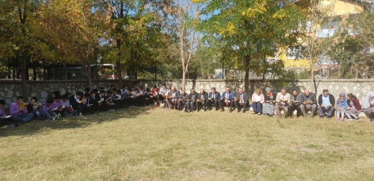 Öğretmenlerin Kitap Okuma Alışkanlığı Okula Taşındı