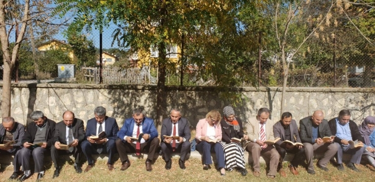 Öğretmenlerin Kitap Okuma Alışkanlığı Okula Taşındı