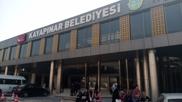 Diyarbakır’da Hdp’li Belediye Başkanlarına Terör Operasyonu