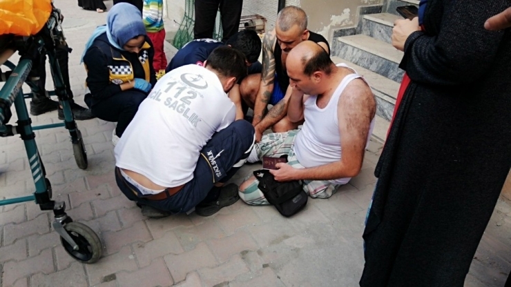 Ev Arkadaşının Bıçakladığı Yabancı Uyruklu Adama, Vatandaşlar Böyle Yardım Etti