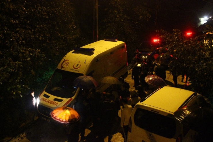 Mahallesini Su Basmasını Engellemek İçin Çalışırken Canından Oldu