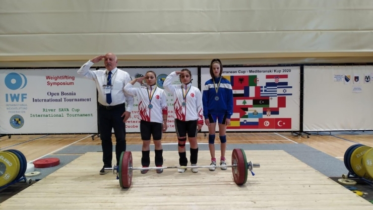 Halterde Isparta İçin Gururlandıran Derece