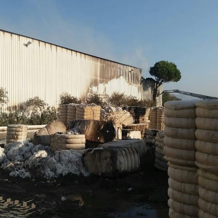 Pamuk Deposu Sabaha Kadar Yandı, Hasar Büyük