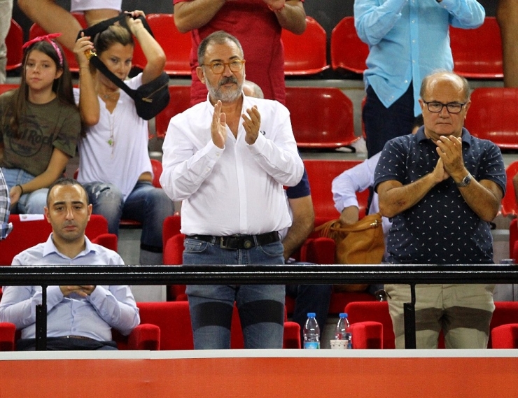 Forma Da Susmadı, Karşıyaka Da