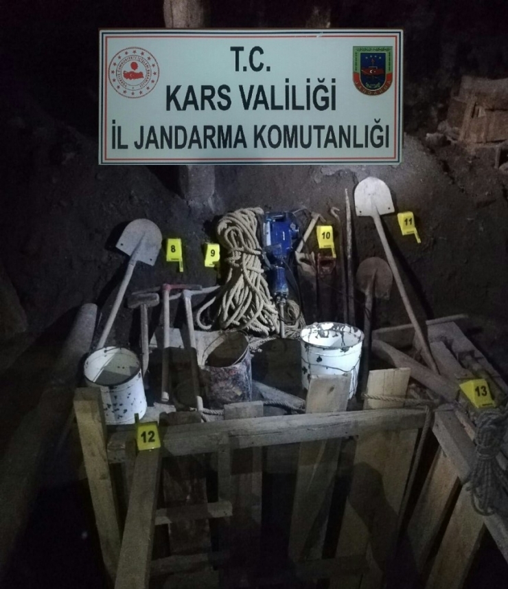 Kars’ta İzinsiz Kazı Yapanlar Yakalandı