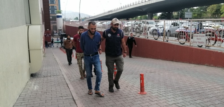Kayseri’deki Deaş Operasyonunda Gözaltına Alınan 3 Kişi Adliyeye Sevk Edildi