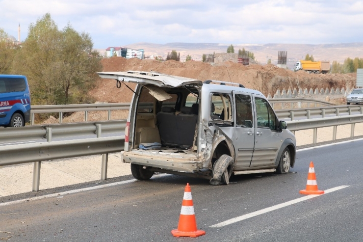 Köpeği Ezmemek İçin Kaza Yaptı: 2 Yaralı