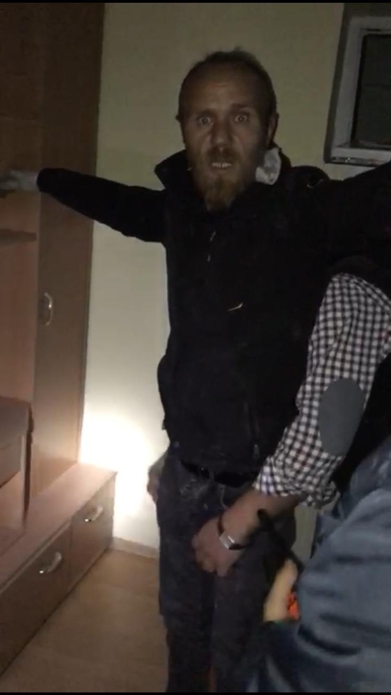 Evin Musluklarını Çalan Şüpheli, Havalandırma Camında Suçüstü Yakalandı