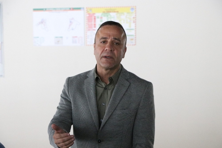 Emniyet Müdürüne Çarpıp, Kaçtı