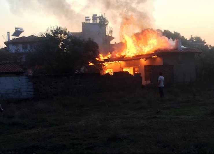 Ula’da Ev Yangını