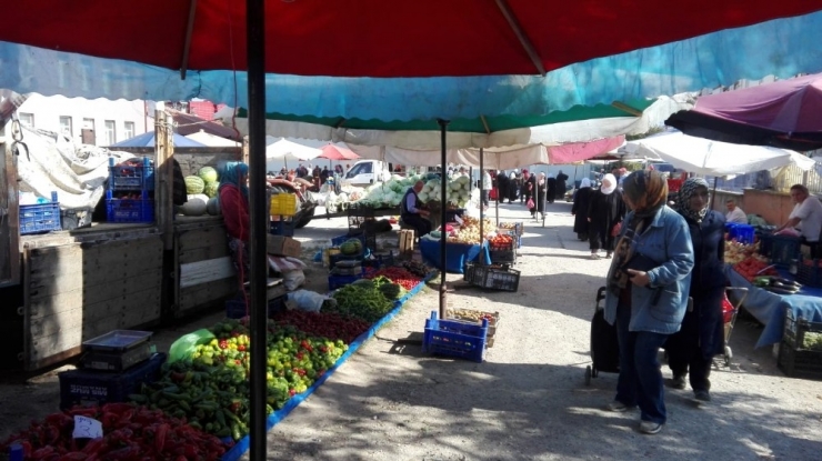 Pazaryeri’nde Kurulan Köylü Pazarına İlgi Büyük