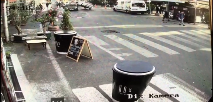 İstanbul’da Akıl Almaz Kaza Kamerada