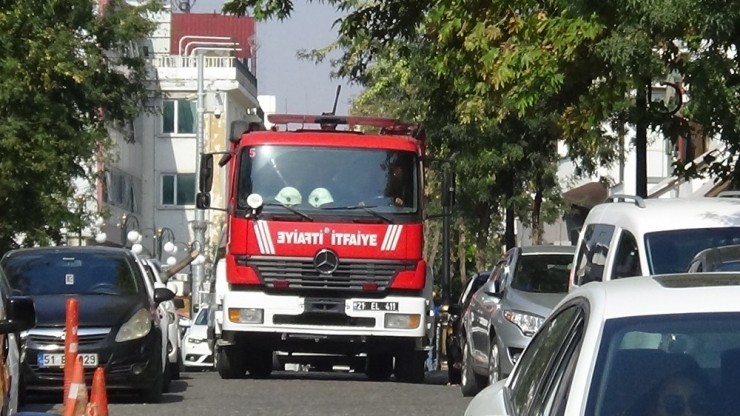 Hatalı Park İtfaiye Aracının Geçişini Engelledi, Yangını Vatandaşlar Söndürdü