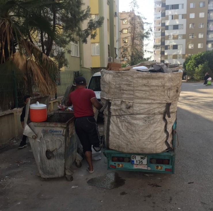 Savaşta Bacağını Kaybetti Atık Kağıt Toplayarak Geçimini Sağlıyor